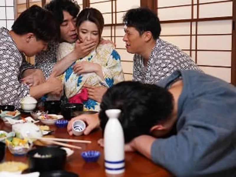 đưa bà xã đi suối nước nóng, Ông xã không biết Người vợ bị người khác đụ sấp mặt