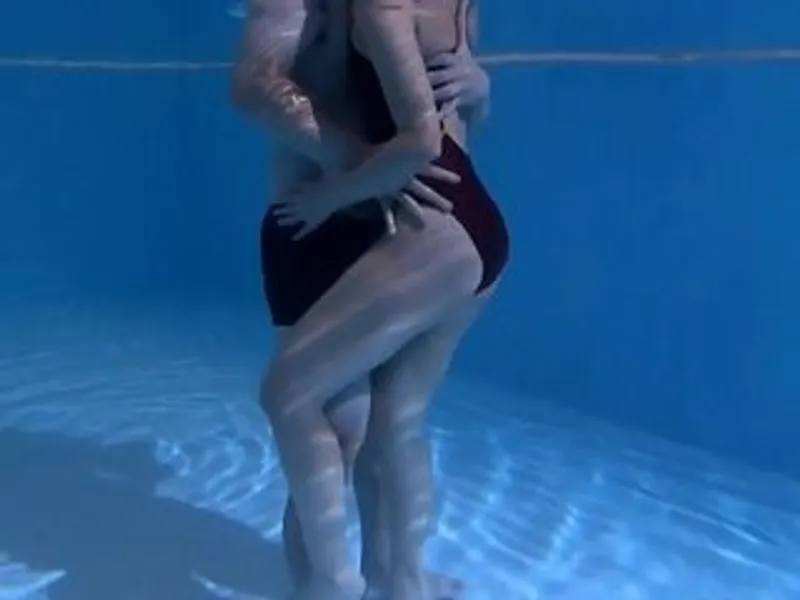 ông chồng lạnh nhạt, người vợ cắm sừng với hlv dạy bơi