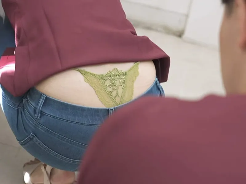 Quan hệ đồng nghiệp nữ làm chung công ty mông to đã có chồng