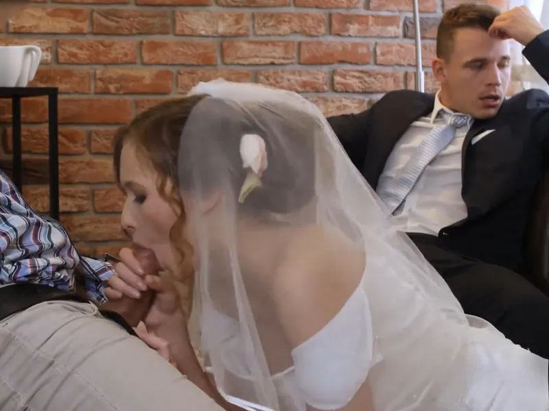 Cô dâu vụng trộm với trai ngay trước mặt anh xã mới cưới